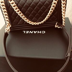 New CHANEL  Quilted Medium Boy Flap Shoulder Bag with Gold Chain.